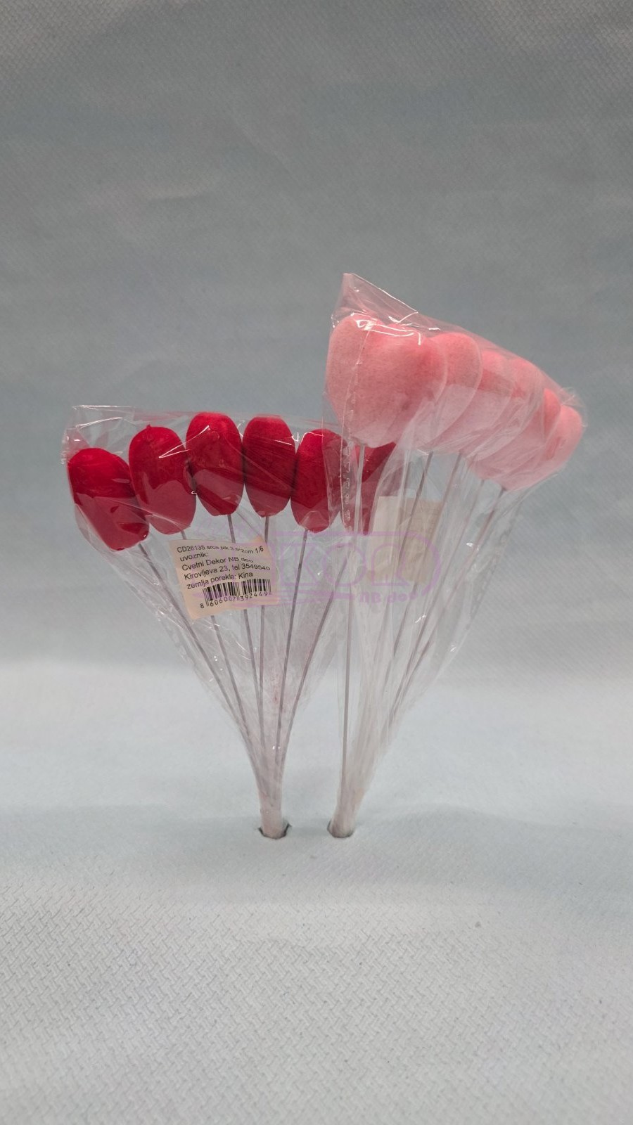 srca pik u više komada crvene i roze boje