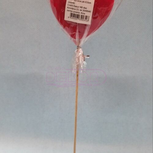 crveno srce na štapiću