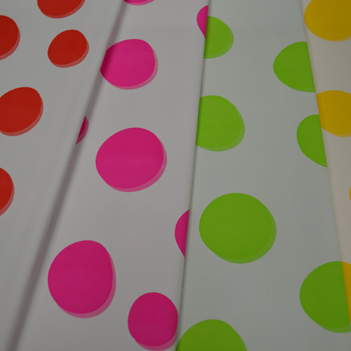 Ukrasni papir sa tačkama u raznim bojama