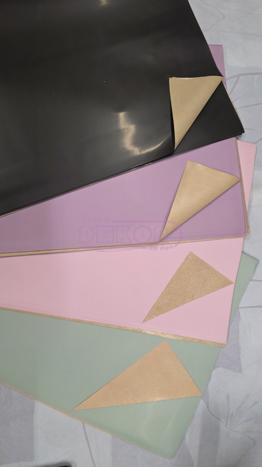 dvobojni ukrasni kraft papir